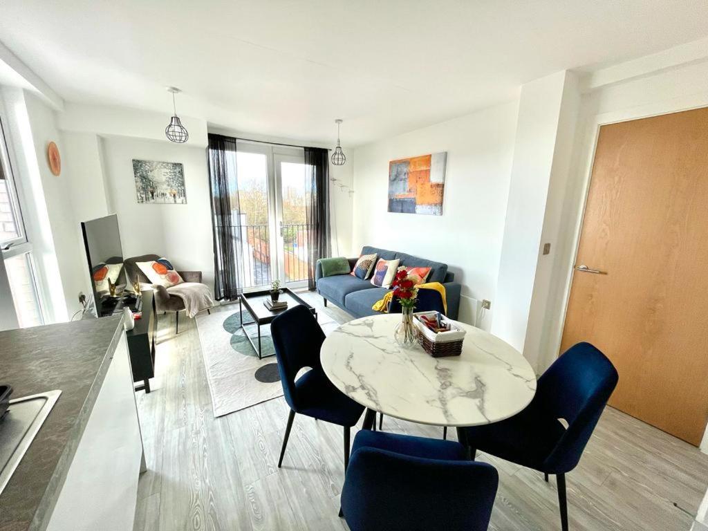 Ferienwohnung Relaxing 1-Bed Flat In Salford With Street Parking Manchester Exterior foto